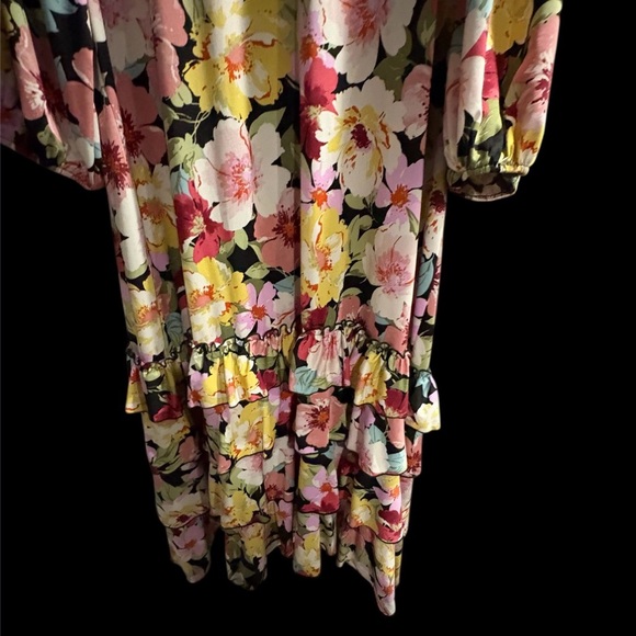 Vibrant Floral Maxi Dress - Picture 5 of 6